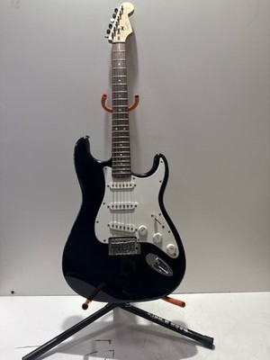 FENDER SQUIER BULLET STRATOCASTER RIGHT HANDED/6 STRINGS (P22017616)