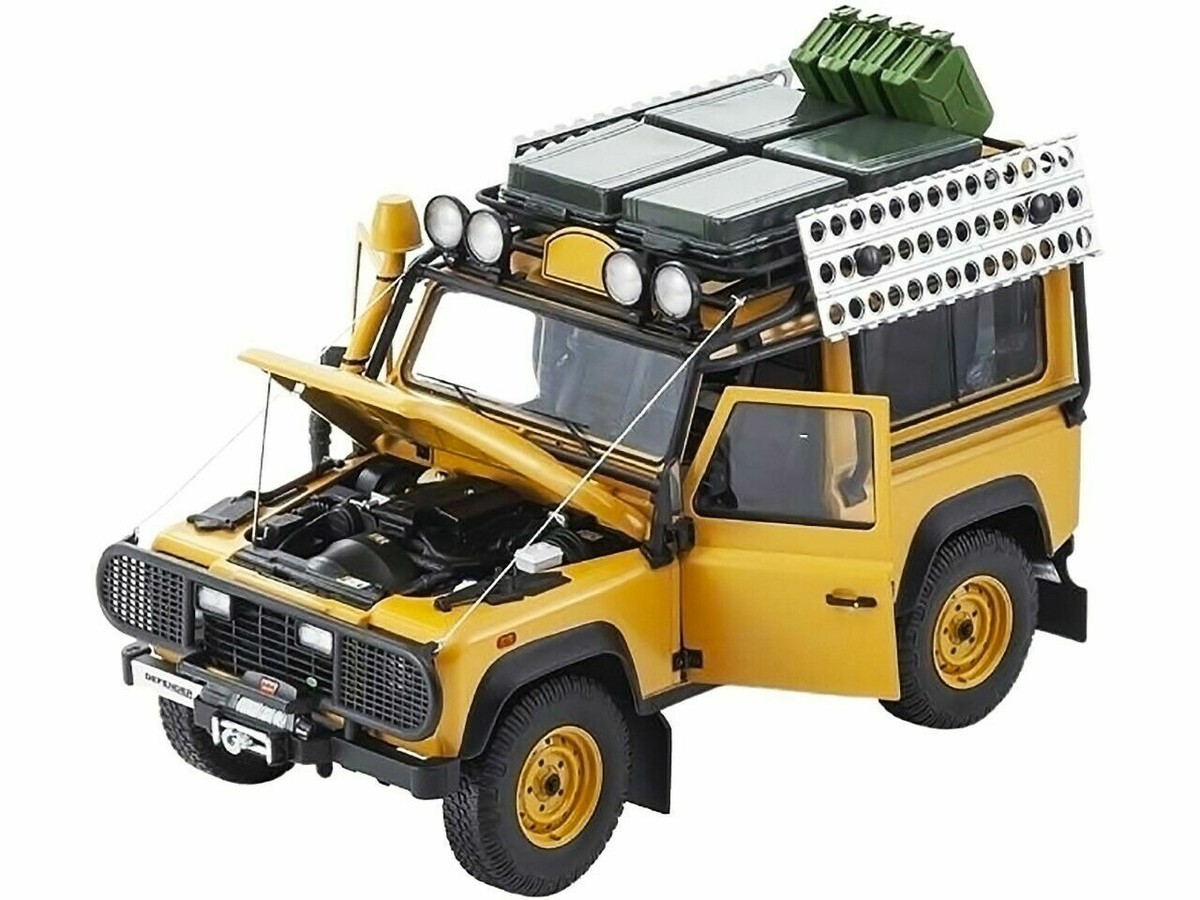 1/18 Land Rover Defender 90 Adventure with Rack & Accessories by