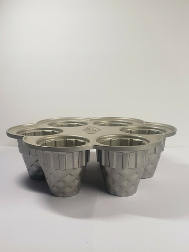 Nordic Ware Ice Cream Cone Cupcake Pan, Non-Stick, USA, 4.5 Cups, 6 Cakes - Picture 3 of 9