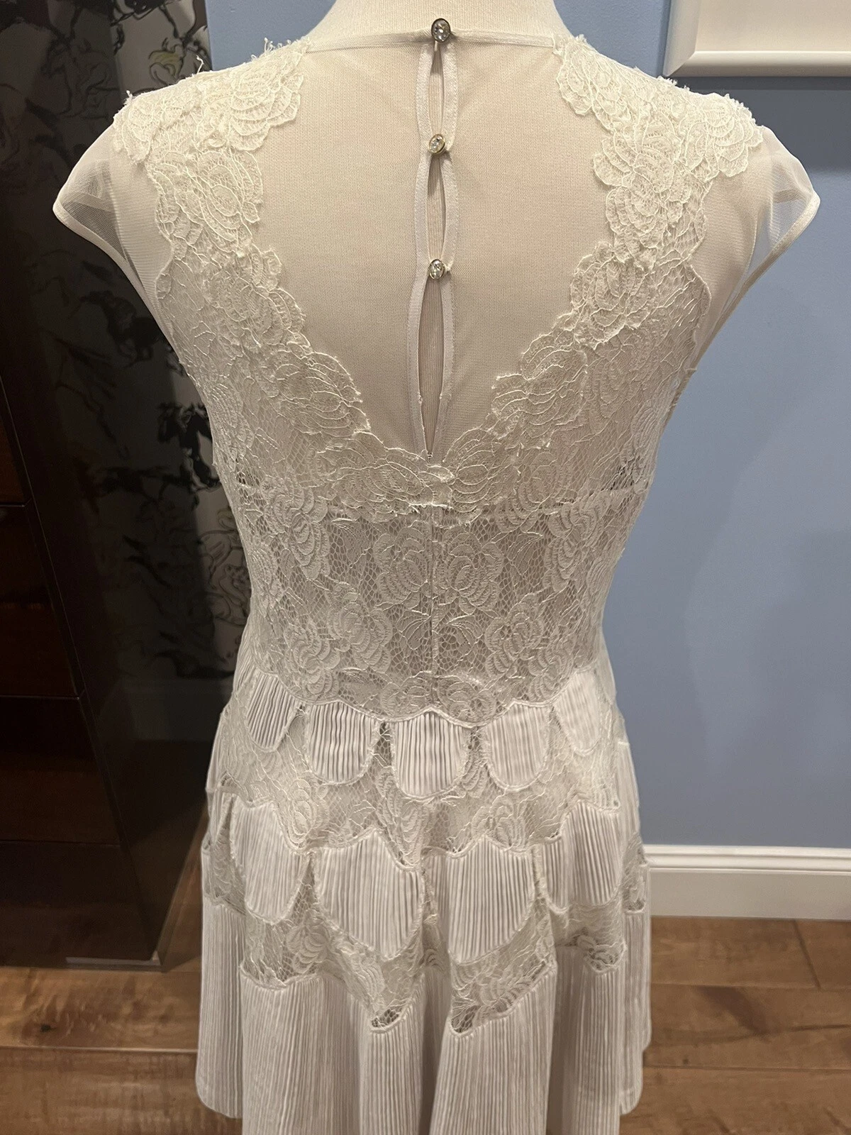 OFF WHITE Abito da ballo senza maniche Ted Baker Off bianco in pizzo e micro pieghe taglia 4 Regno Unito