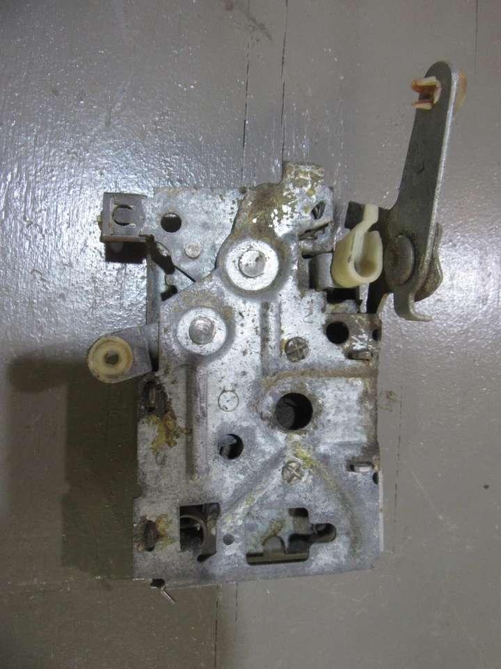 Mecanismo de montaje de pestillo de puerta de camión Ford F150 250 1973-1979 lado del conductor Foto 2 de 2
