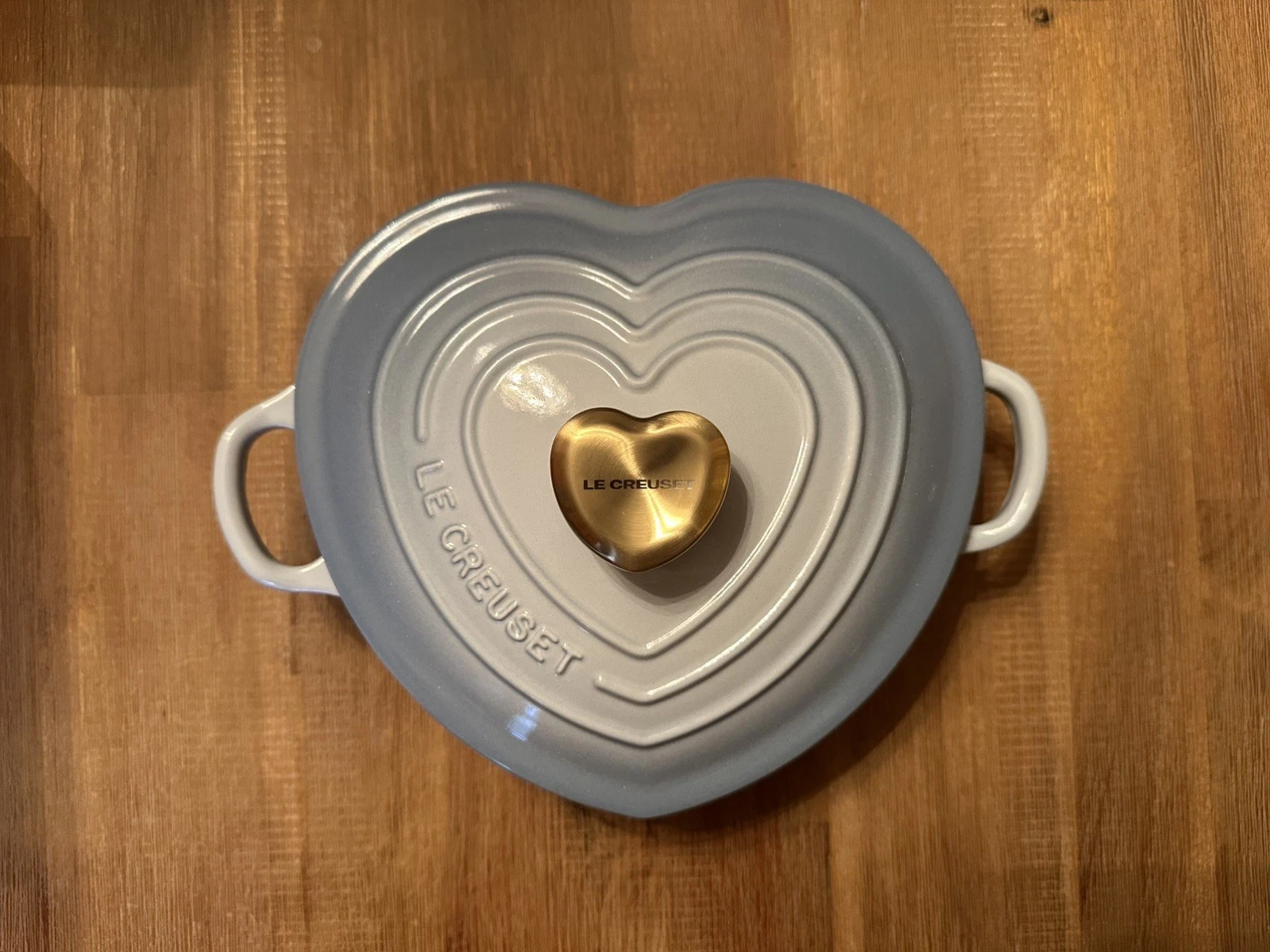 BNIB Le Creuset Coastal Blue Heart Cocotte with Gold Knob 1 L 1 1/8 Qt