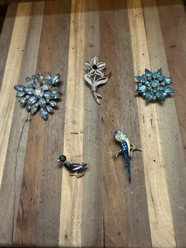 Vintage Costume Jewelry Brooch Lot Blue Rhinestone Floral Bird Enamel Pins (5)