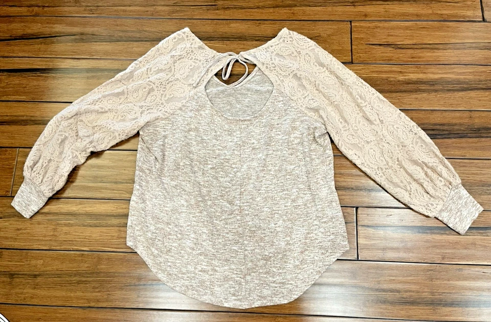 12pc Maurice’s Women’s Mixed Clothing Lot, sizes Large, XL XXL - Image 4 of 4