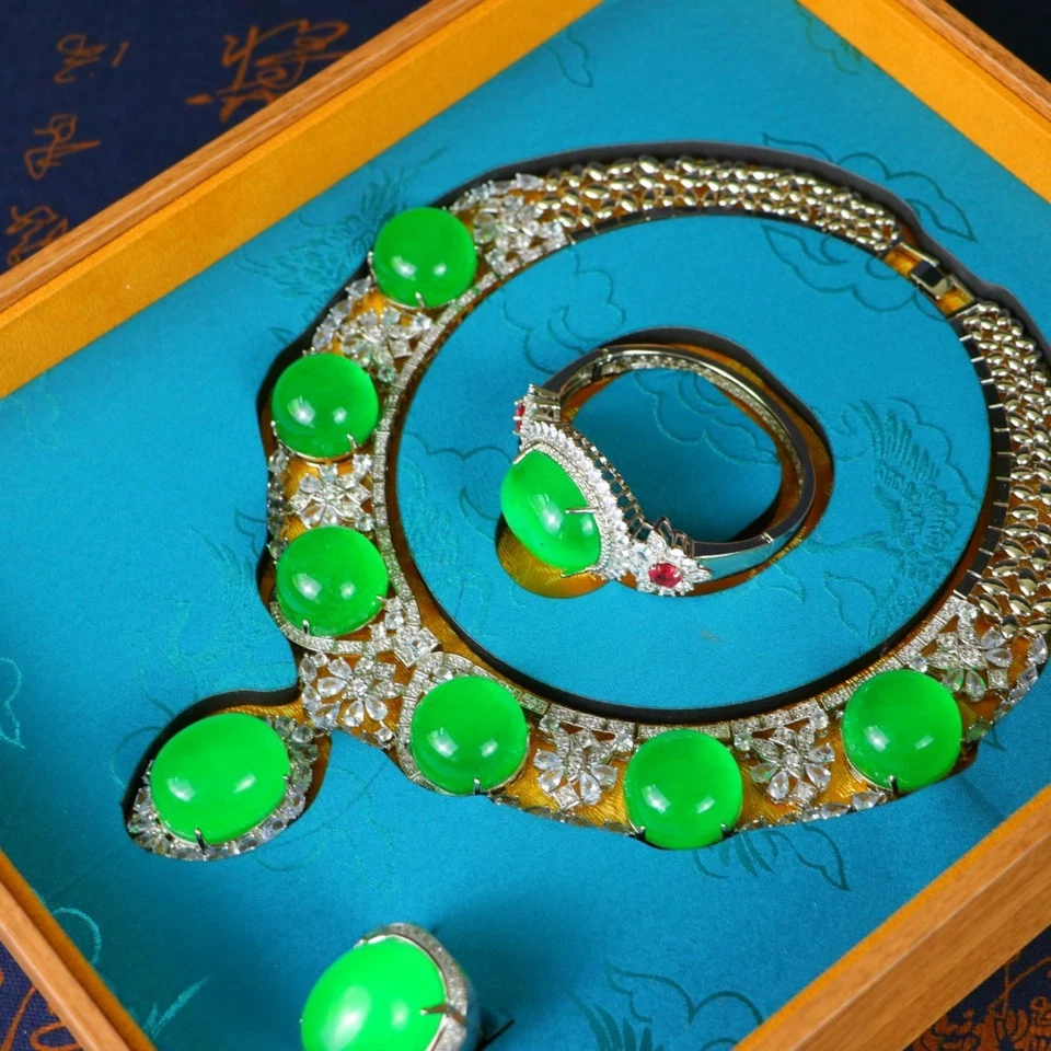 Luxury Jadeite Diamond Suite in Wood Box Chinese Antique Collection Gift - Image 4 of 4