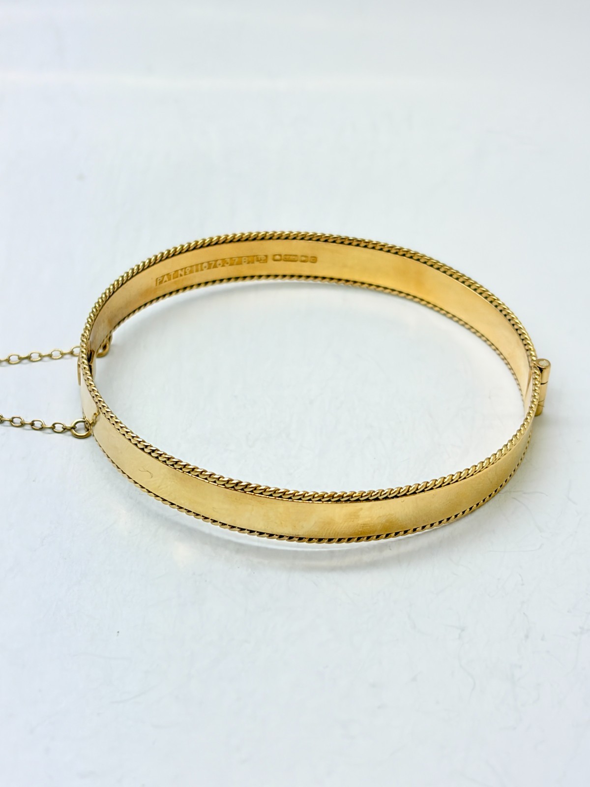 9ct Yellow Solid Gold Patterned Hinged Slave Bang… - image 9