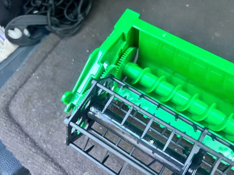 ERTL1/16 John Deere S670 oversized combine harvester model. - Image 4 of 4