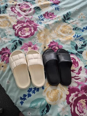 2 Pairs Of Size 4 Ladies Sliders - Image 1 of 3