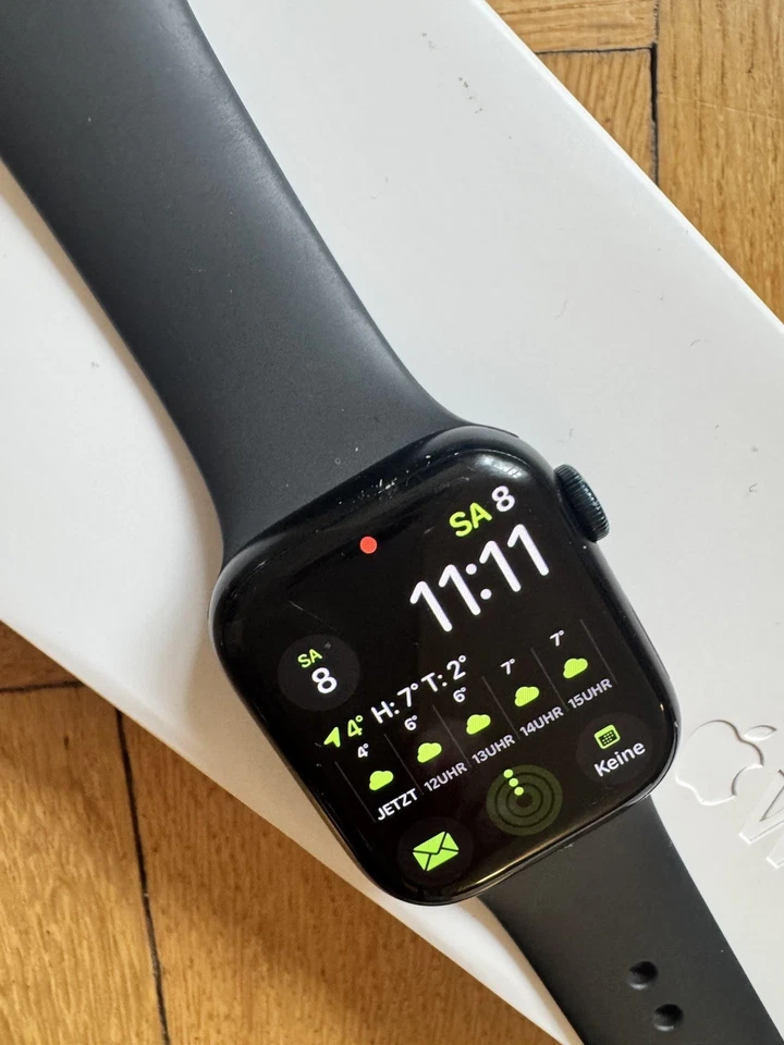 Apple Watch Series 8 41mm Mitternacht Aluminiumgehäuse mit Sportarmband 2 Größen - Bild 2 von 4