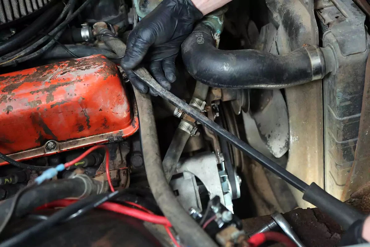A pry bar held in front of any engine.