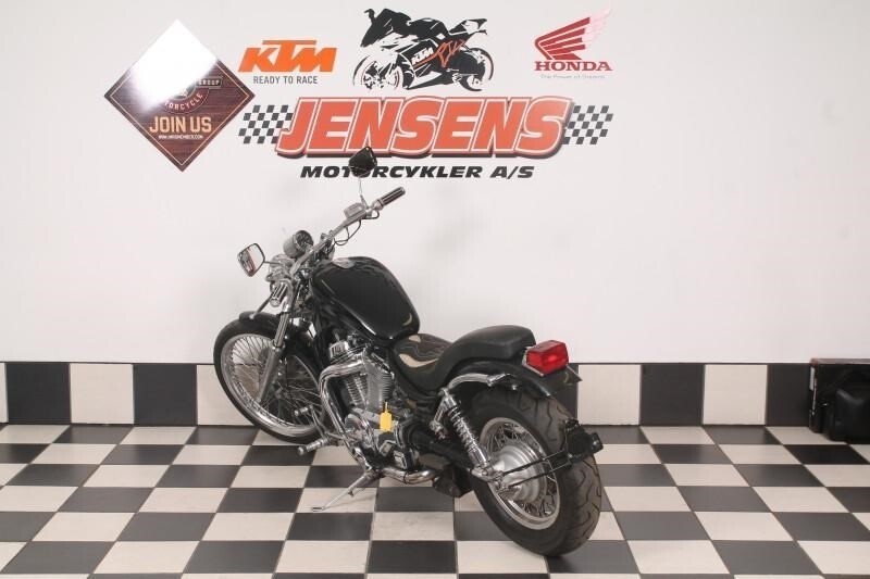 Suzuki vs 400