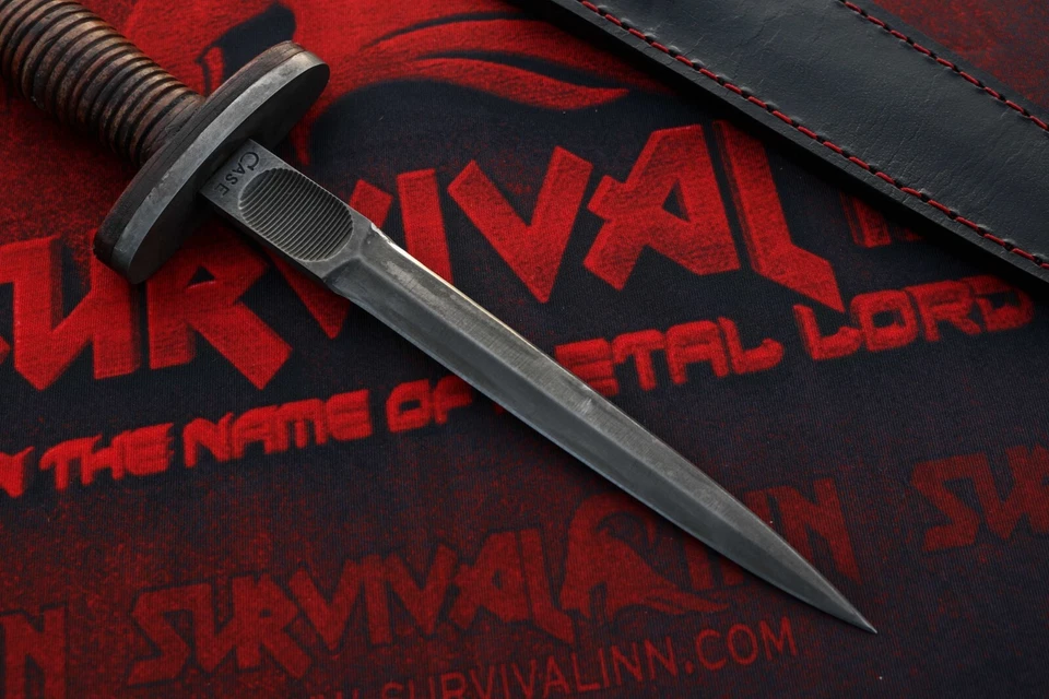 Vintage CASE V-42 Dagger US Special Forces WWII Dagger Knife with Leather sheath - Image 4 of 4