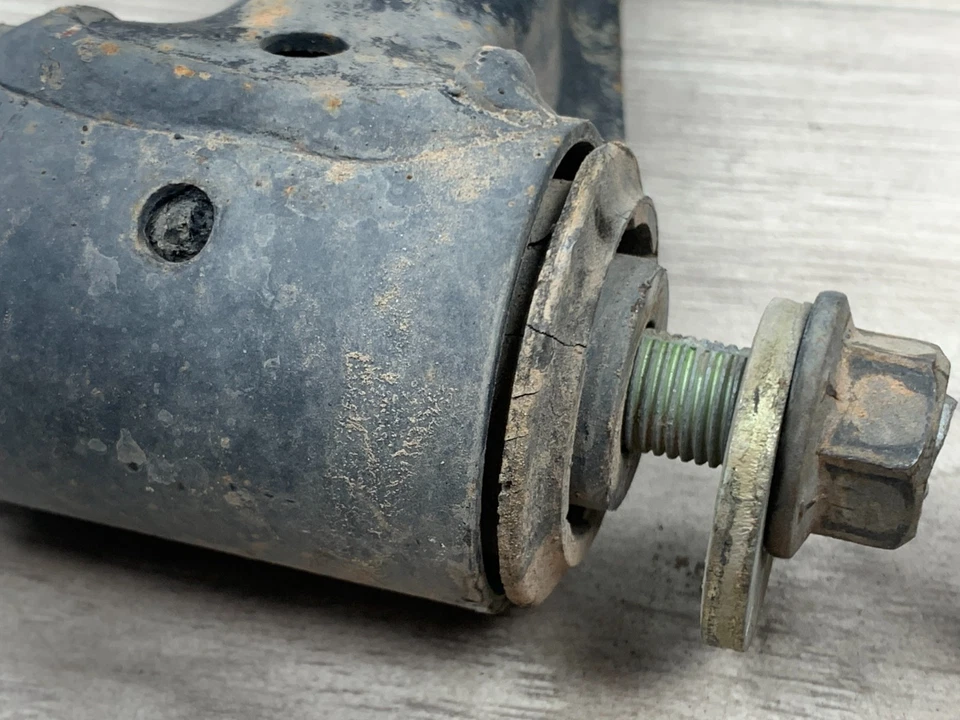 Juego de brazo de control inferior trasero Mazda Miata 1999-2005 OEM conductor pasajero nuevo en caja *leer* Foto 3 de 4