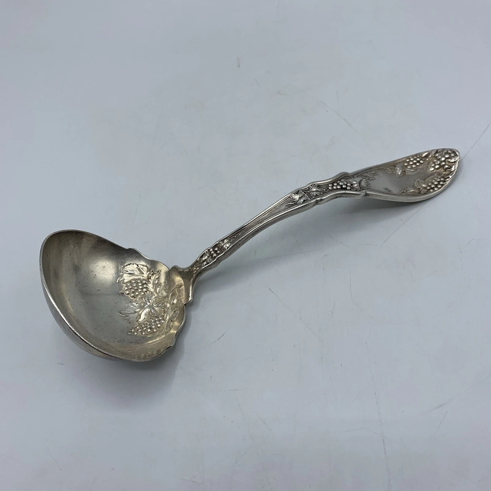 WM A Rogers A1 RRR La Concord Grapevine Silverplate Ladle Gravy Sauce 7" Vtg