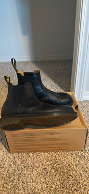 Dr. Martens Men s Black Leather Chelsea Ankle Boots Elastic Gore US 7