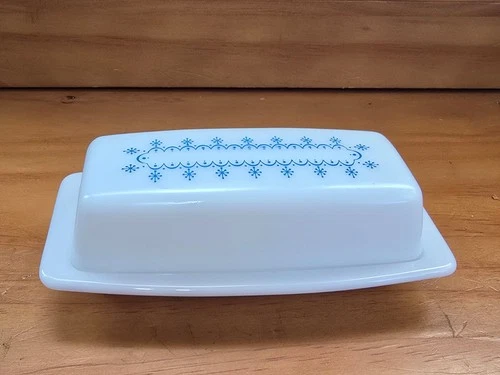 Vintage Pyrex Blue Snowflake Garland Covered  Butter Dish Blue White