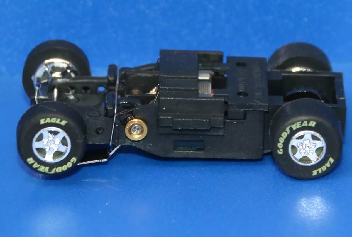 NEW AUTO WORLD SUPER III HO SCALE SLOT CAR CHASSIS 02