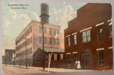 EXCELSIOR SHOE CO. IN IRONTON OHIO, 2 WOMEN OUTSIDE FACOTRY - POSTCARD C. 1912