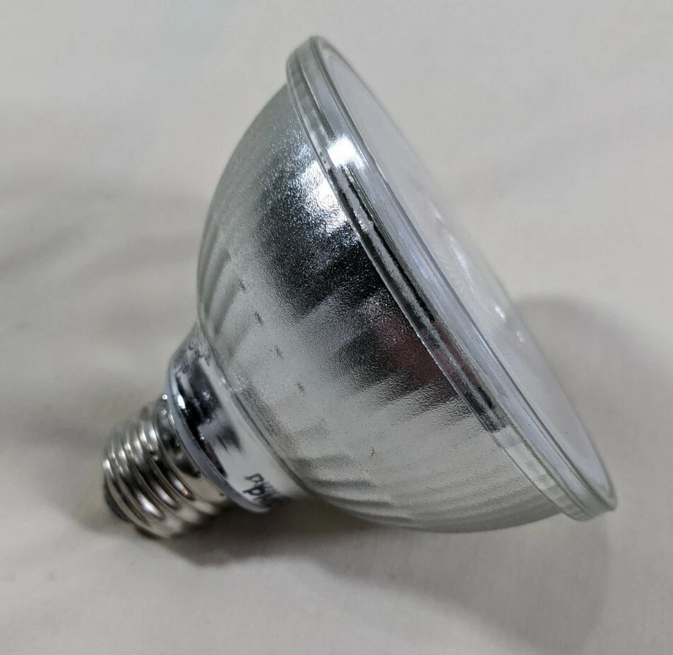 PHILIPS Dimmable PAR30S 12Watts Output 850Lumens 22+ Year Life Flood Light Bulb - Image 3 of 4