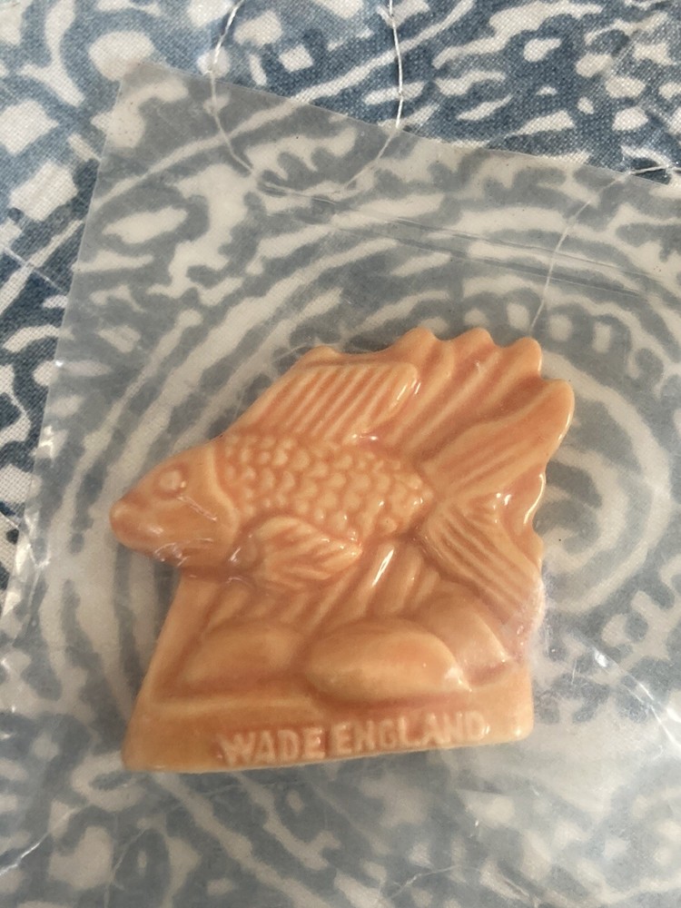 Wade Whimsies England Goldfish Fish Pet Shop Series Red Rose Tea Figurine MINT