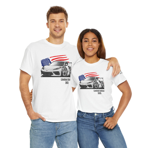 T-shirt DigiRods Chevy Corvette C8 bianca auto cartone animato edizione limitata - Foto 6 di 7