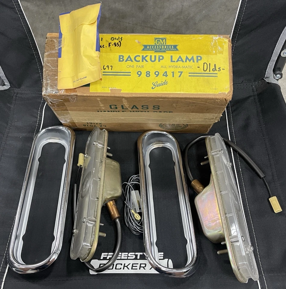 Nuevo de Lote Antiguo 1961 Oldsmobile 88 Super 88 98 Starfire Accesorio Lámpara de Respaldo Kit de Instalación Foto 2 de 4