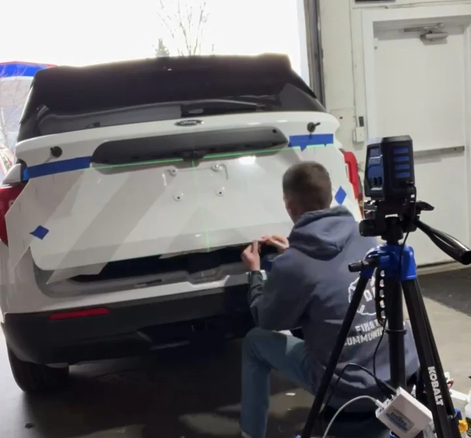 Calcomanía de vinilo Ghost Reflective Chevron - ORALITE 18"x64" SUV puerta trasera - Explorer Foto 4 de 4