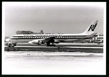 Fotografie Flugzeug Douglas DC-8, Passagierflugzeug der Rich International, Ken