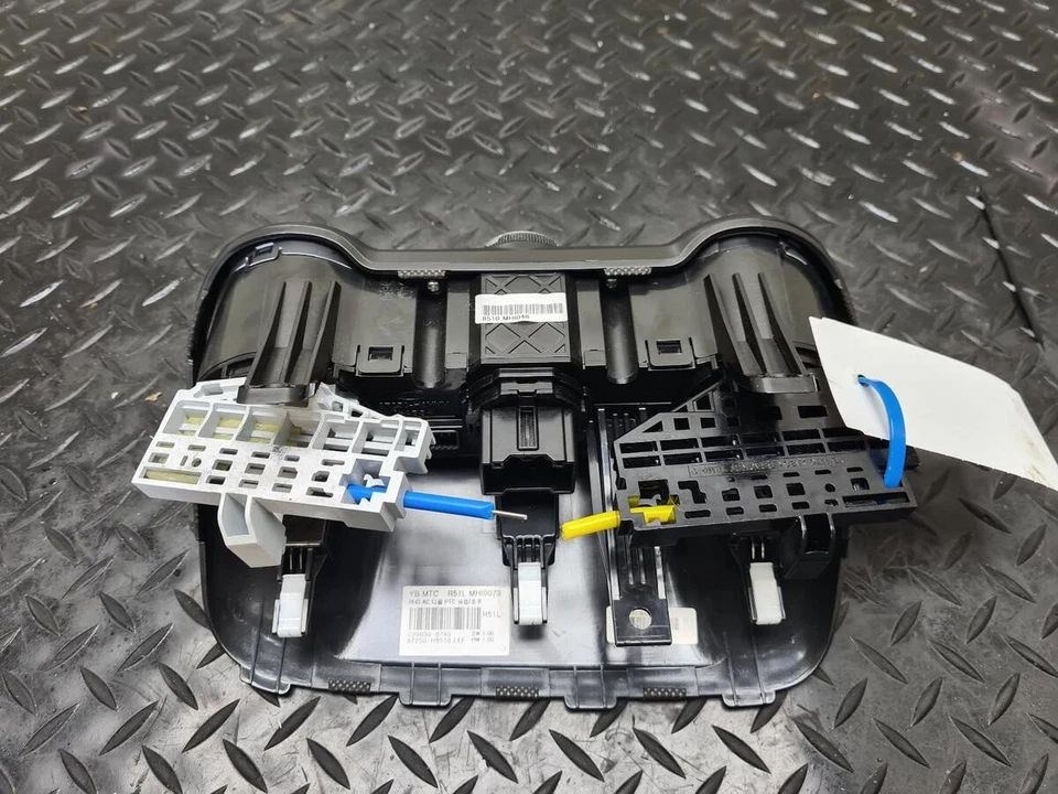 KIA STONIC MK1 YB 2017-2023 HEATER/AIRCON CONTROLLER 97250H 8510LEF - Image 2 of 4