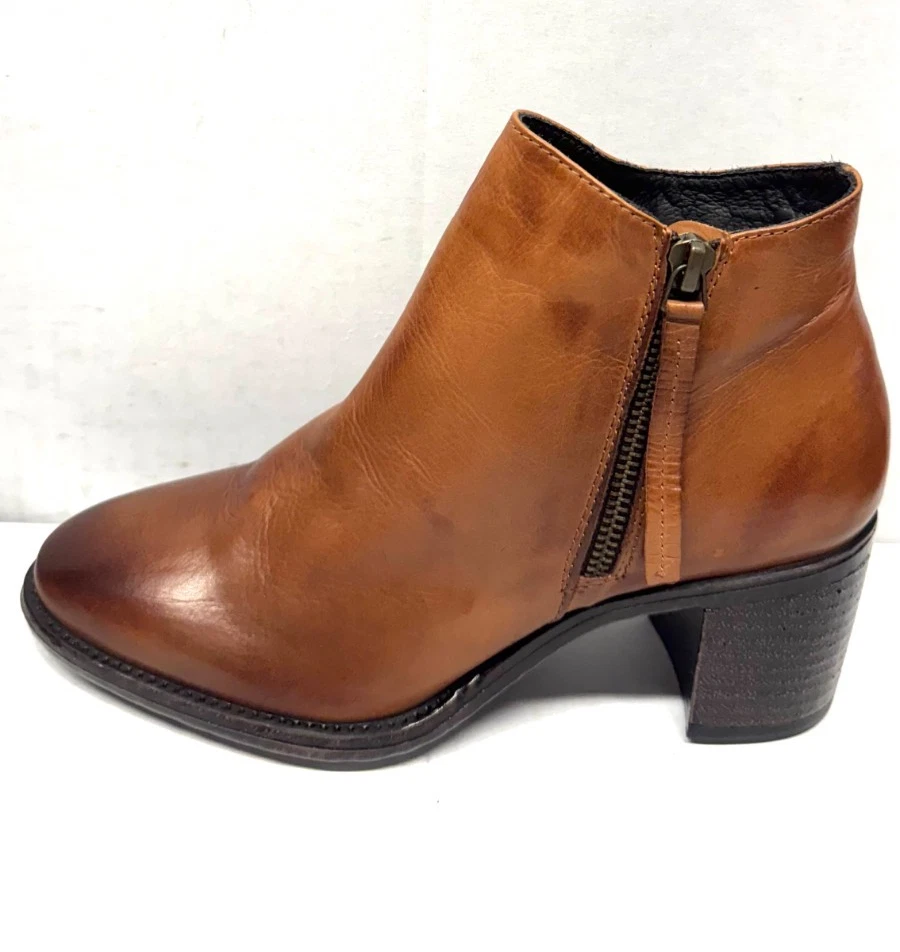 MIZ MOOZ BUTTER LEATHER  BOOTIE SIDE ZIP   BRANDY  37EU / 7US NEW # Z-40 - Image 3 of 4