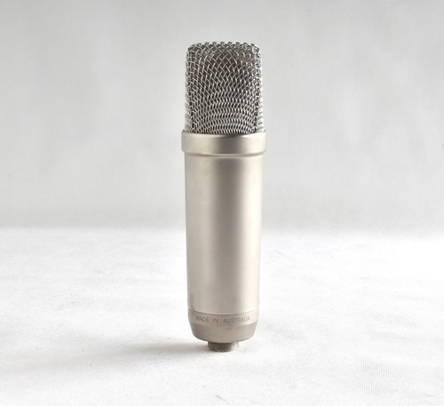 RODE NT1-A LARGE DIAPHRAGM CONDENSER MICROPHONE WITH MOUNT AND POP FILTER - Picture 3 of 7