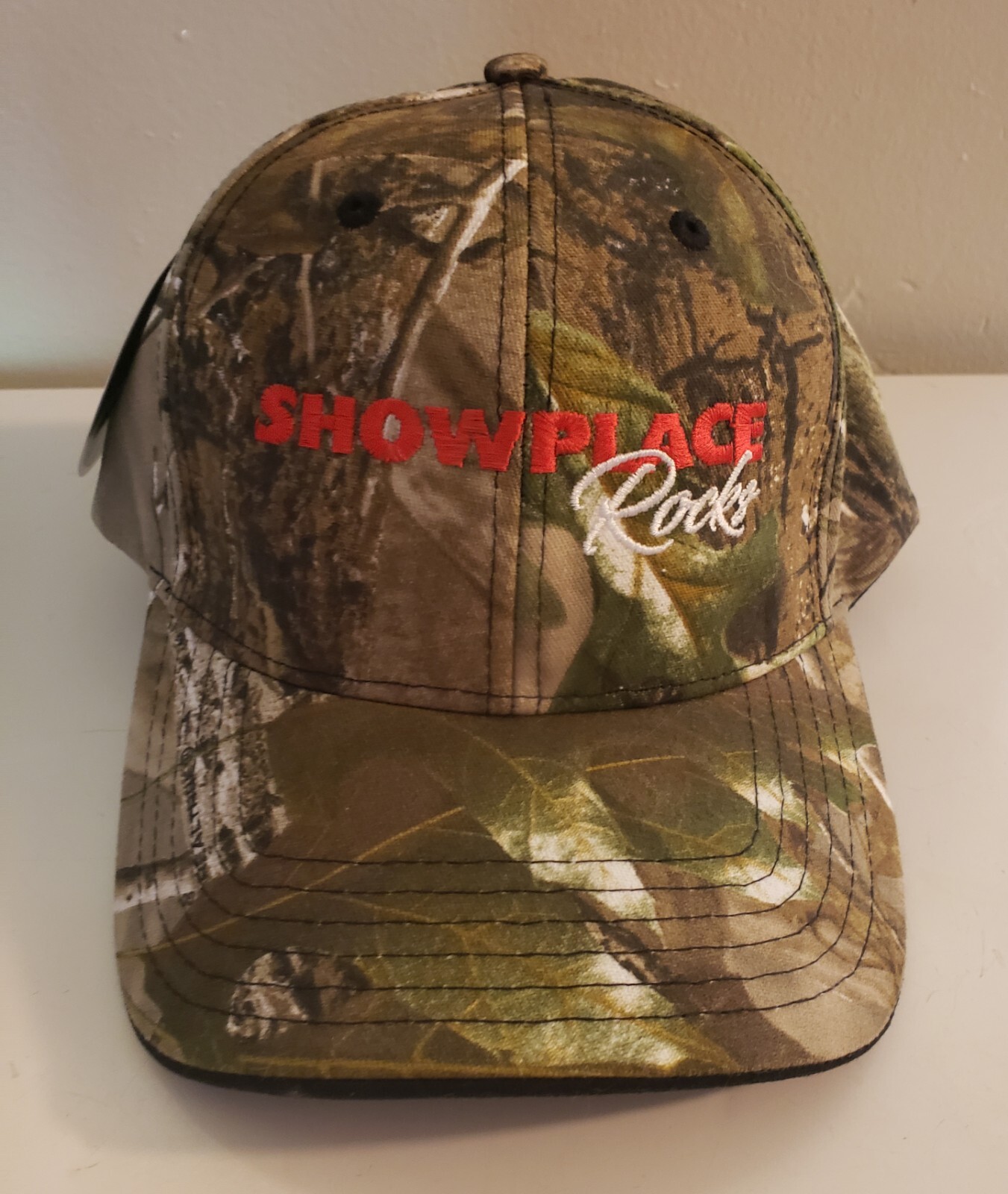 Collectable Unique Realtree Showplace Rocks Baseball Cap Advertisement