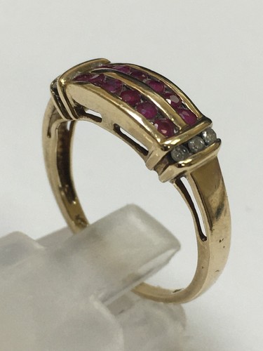 Lovely 9 Carat Yellow Gold DIAMOND & RUBY CLUSTER Ring - Picture 2 of 6