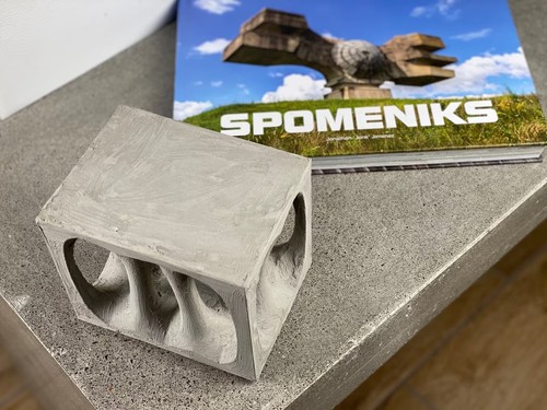 Concrete Spomenik Monument, Brutalist WW2 Yugoslavia Slovenia, Ilirska Bistrica - Picture 3 of 4