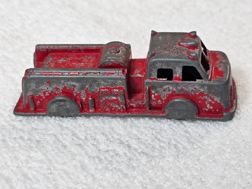 Vintage Midgetoy Cast Metal Red Fire Ladder Truck USA 3 1/2" Long 1960's - Picture 3 of 8