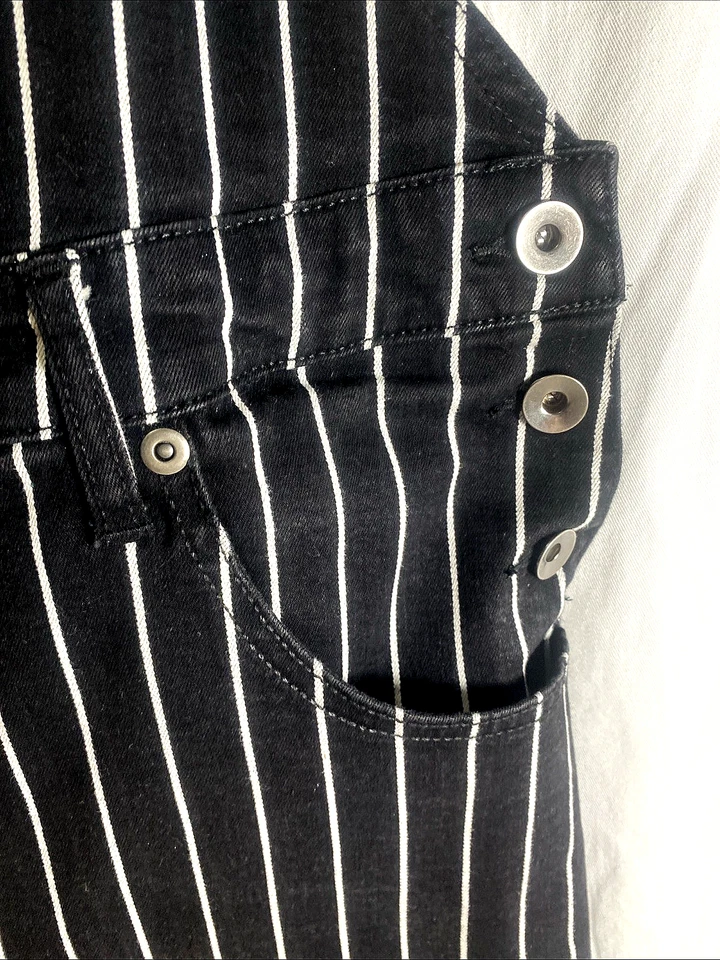 Disney 2X Pantalones Cortos Bordados Pesadilla Antes de Navidad Bolsillos Hot Topic Foto 3 de 4