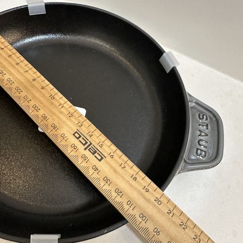 New STAUB Round Cast Iron Oven Dish 20 cm, Graphite Grey New-no original box - Foto 11 di 12