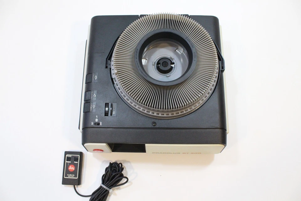 Leitz Pradolux RT 300 Carousel Slide Projector with Remote - Image 2 of 4