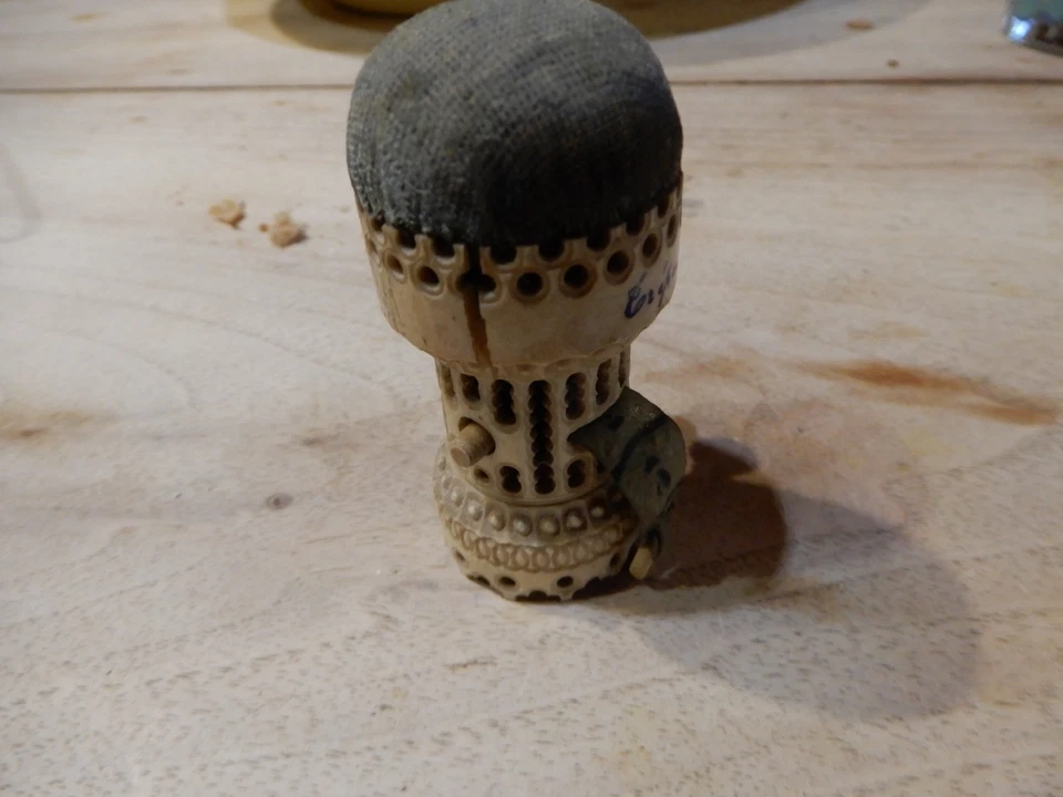 ANCIEN MÈTRE RUBAN DE COUTURE PORTE AIGUILLES TRÉPORT - Photo 3/4