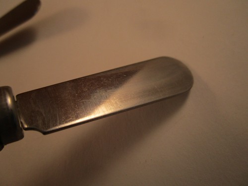 Vintage Fleur de Lis Pair of Butter Cheese Spreader Knives - Picture 5 of 7