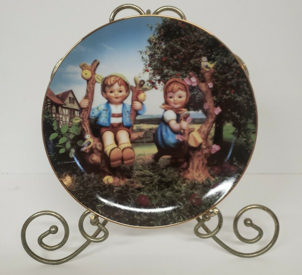 M.J. Hummel 子供のイラスト プレート MJ Hummel Apple Tree Boy And Girl Plate 1989 Danbury Mint | eBay