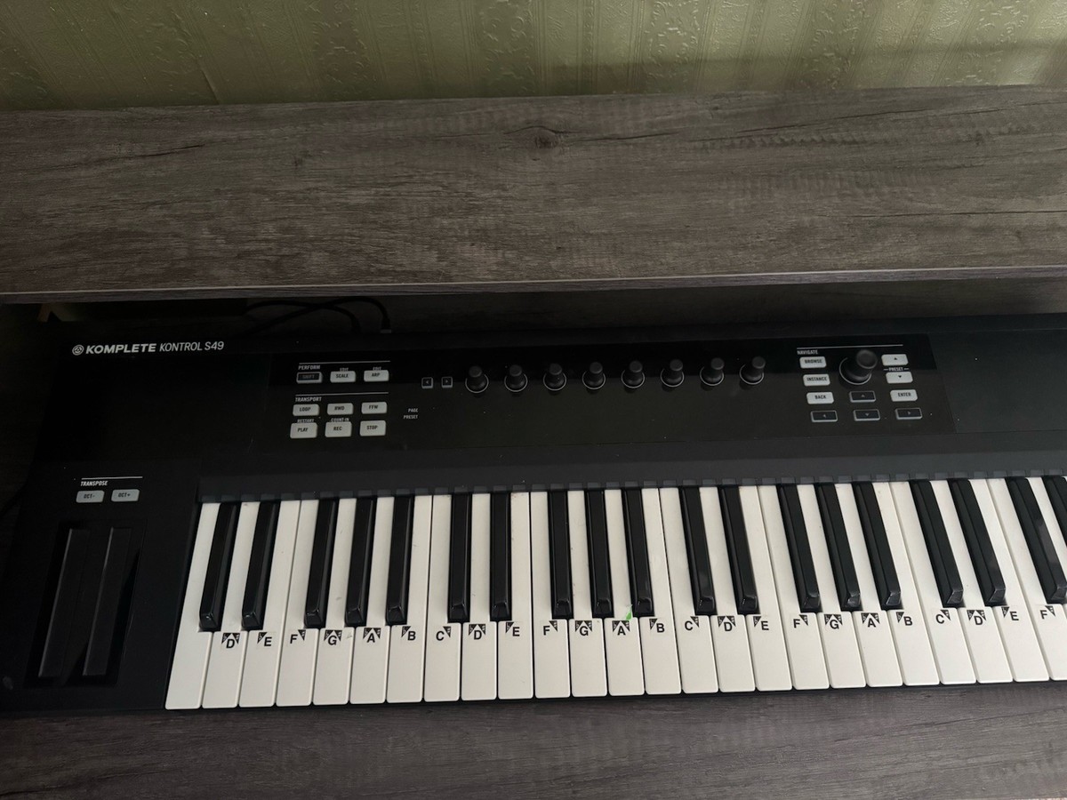 Native Instruments Komplete Kontrol S49 49-Key Digital Keyboard