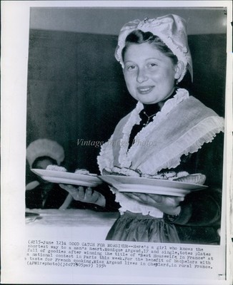 1954 Paris France Monique Argaud Best Housewife Contest Wirephoto 8x10
