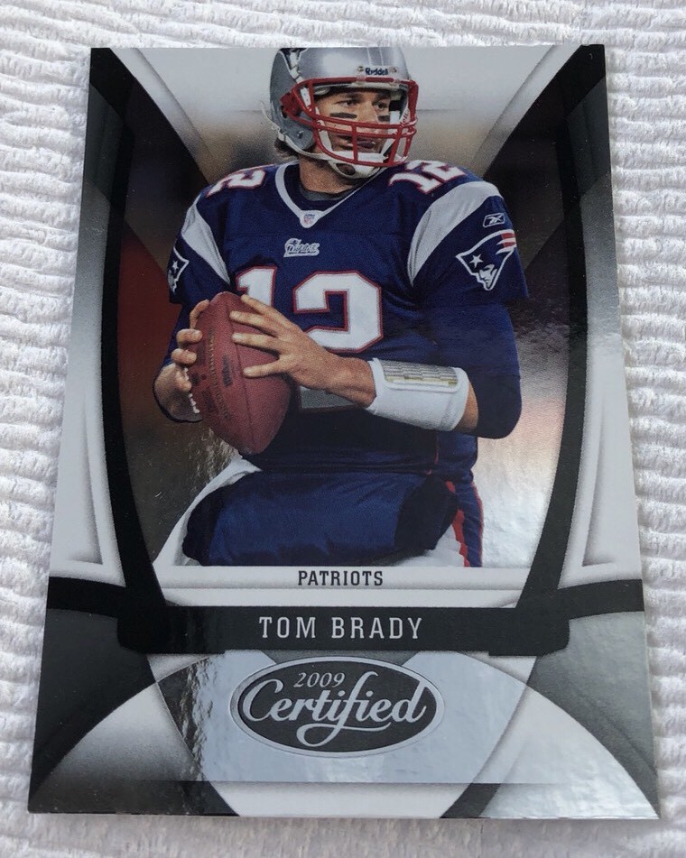 2009 DONRUSS - TOM BRADY - CERTIFIED FOOTBALL #74 PATRIOTS G.O.A.T $$$