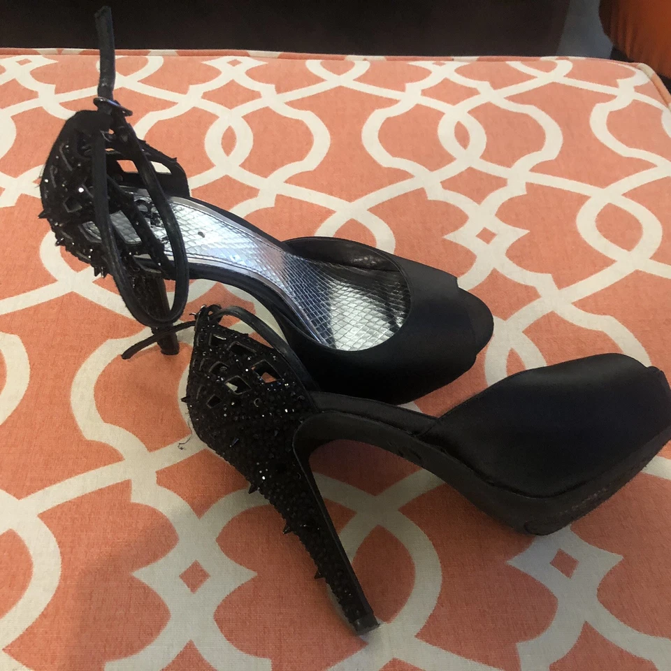 GB Women's High Heels Studs Black Shoes / Sandals - Size 6.5 M - Image 3 of 4