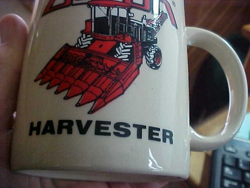 IH International Harvester Byron Corn Picker Coffee Cup Farm Tractor - Picture 3 of 6