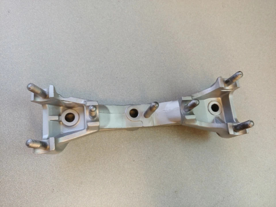 NICE USED ORIGINAL PORSCHE 356B 356C 356SC 912 ROCKER BRIDGE BASE UNIT ALUMINUM - Image 2 of 4