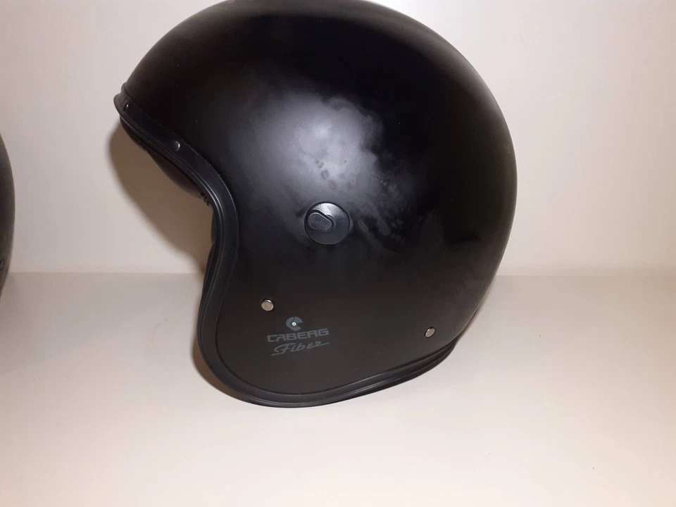 casco moto Caberg Fibez, colorazione nera carbonio disponibile solo XXL - Immagine 2 di 4