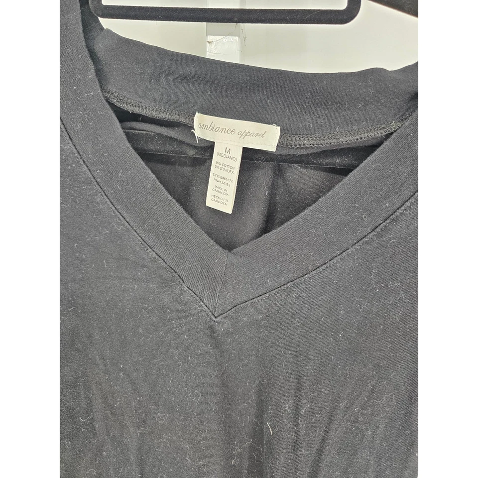 Camiseta Ambiance Apparel para mujer talla M cuello en V manga larga negra lisa ajustada Foto 2 de 3