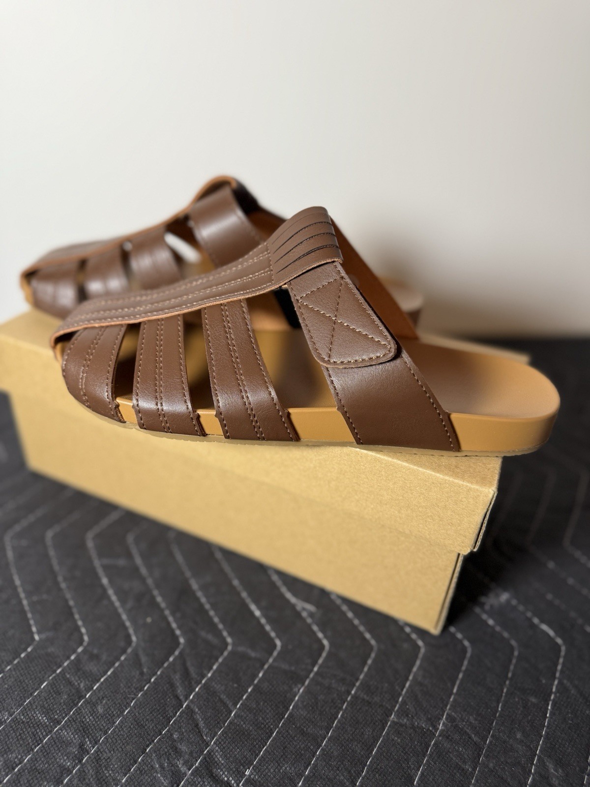 Women’s Brown Slip On Closed Toe Sandal Size 8.5